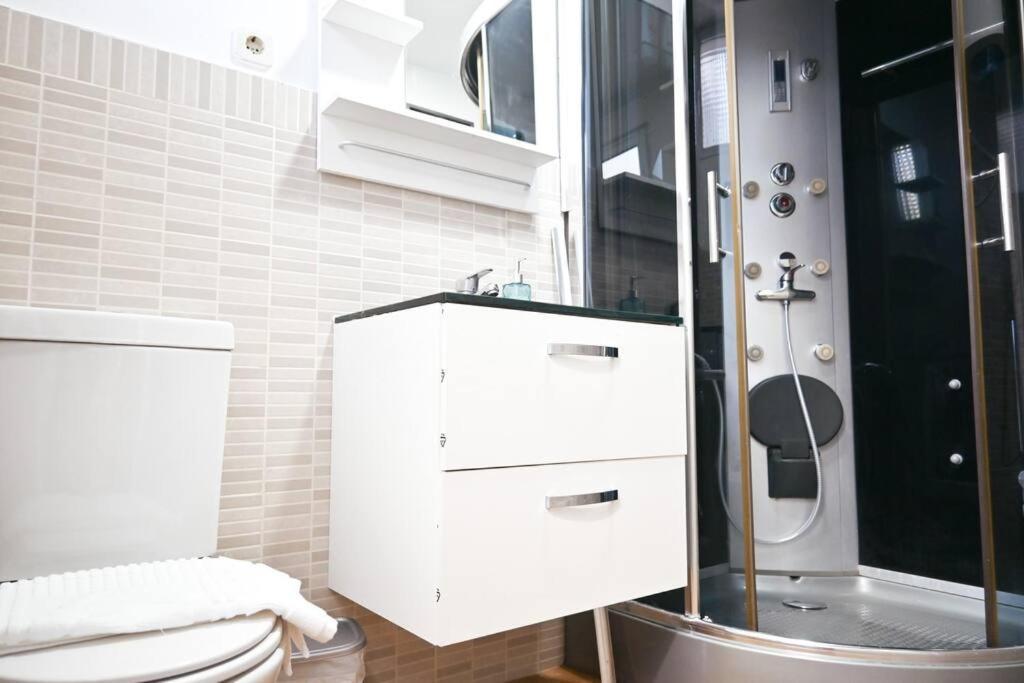 Agradable Apartamento Temporal De 1 Dormitorio En Madrid Pez30 Apartamento Exterior foto